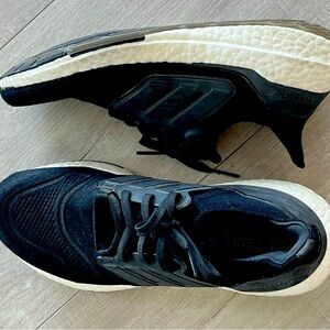 ADIDAS ULTRABOOST 21 Size W8.5